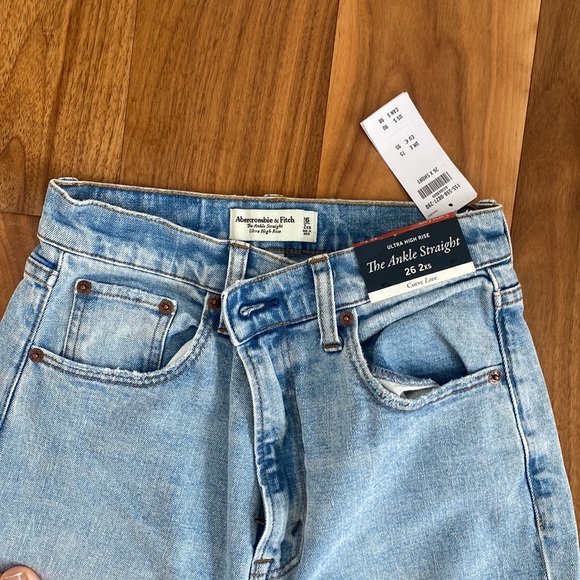 Abercrombie: ankle straight jean / size 26 XTRA short - Picture 2 of 3